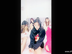 chinese teens live chat with mobile phone.1021